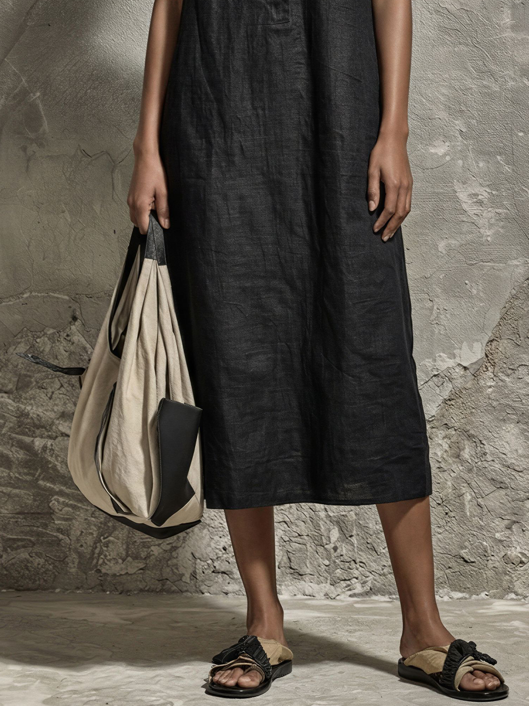 Women's Minimalist Black Linen-Cotton Contrast Point Collar Half-Placket Sleeveless Straight Midi Dress MDZ2636E2GMJ